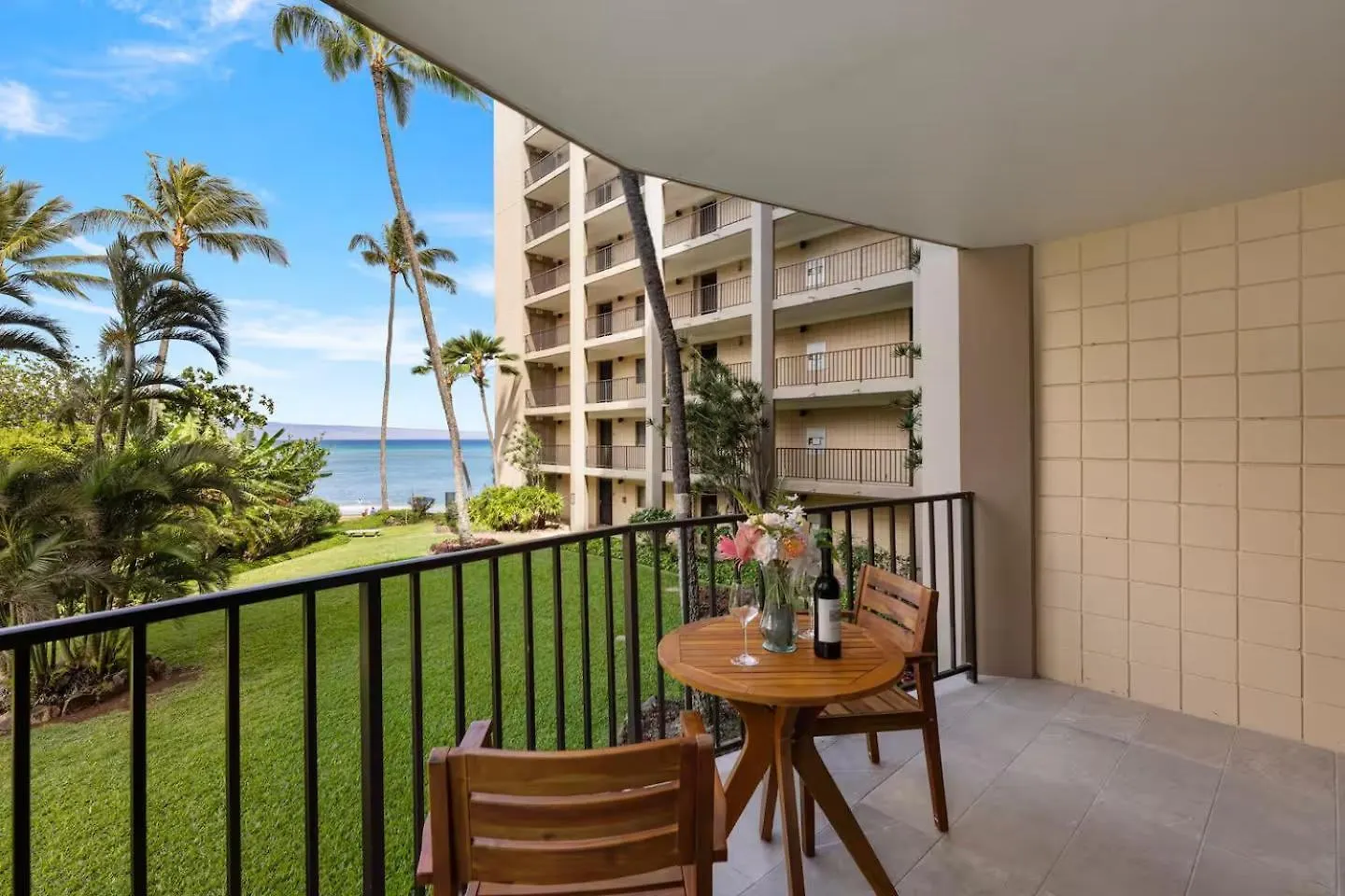 Semesterbostad Luxe Oceanfront Escape, Ocean Views With Ac Comfort Kahana