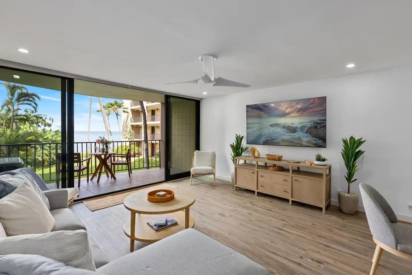 Luxe Oceanfront Escape, Ocean Views With Ac Comfort Kahana