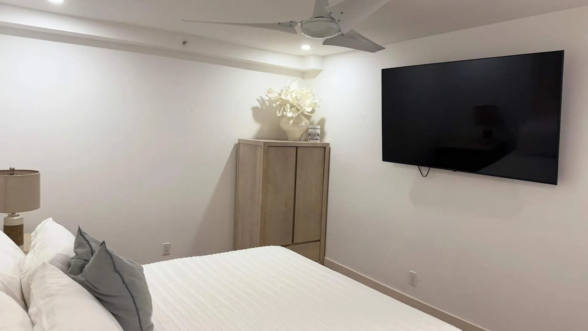 Luxe Oceanfront Escape, Ocean Views With Ac Comfort Kahana Semesterbostad