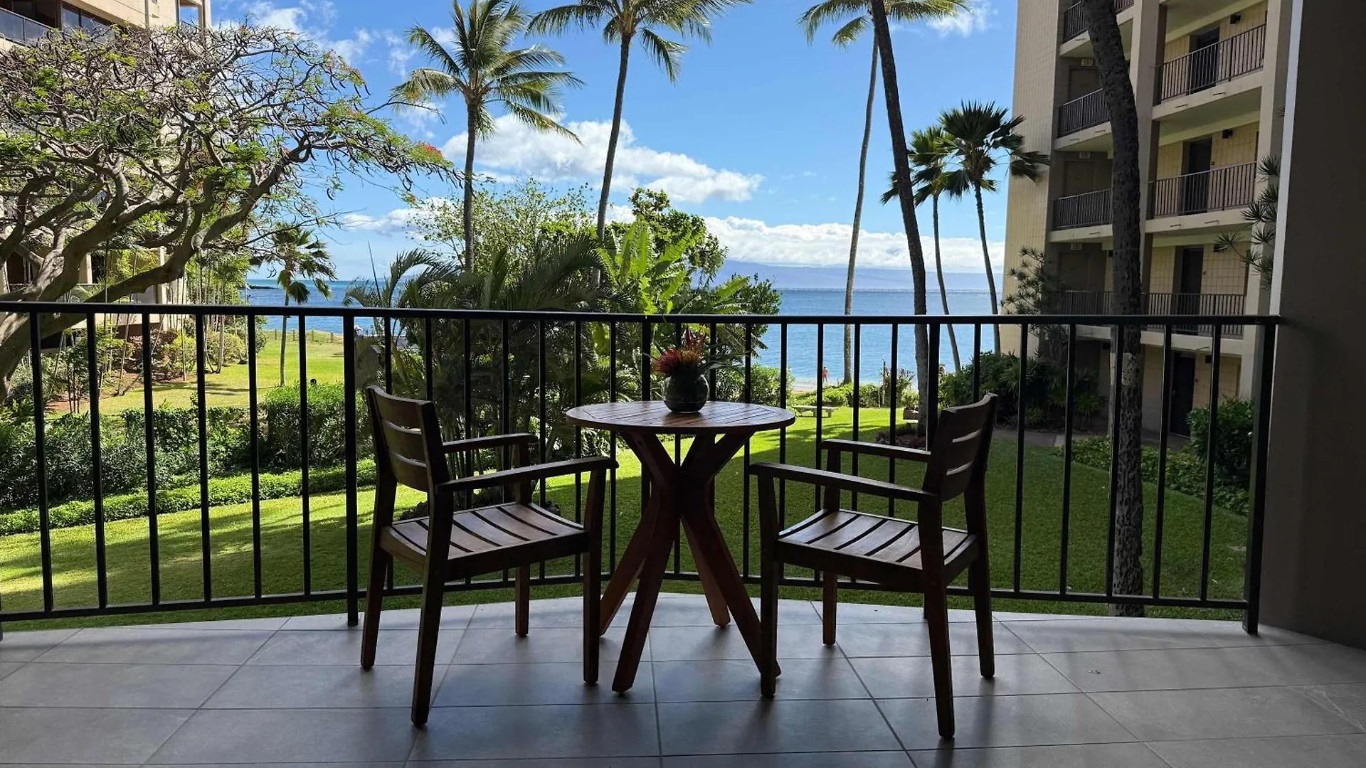 Luxe Oceanfront Escape, Ocean Views With Ac Comfort Kahana