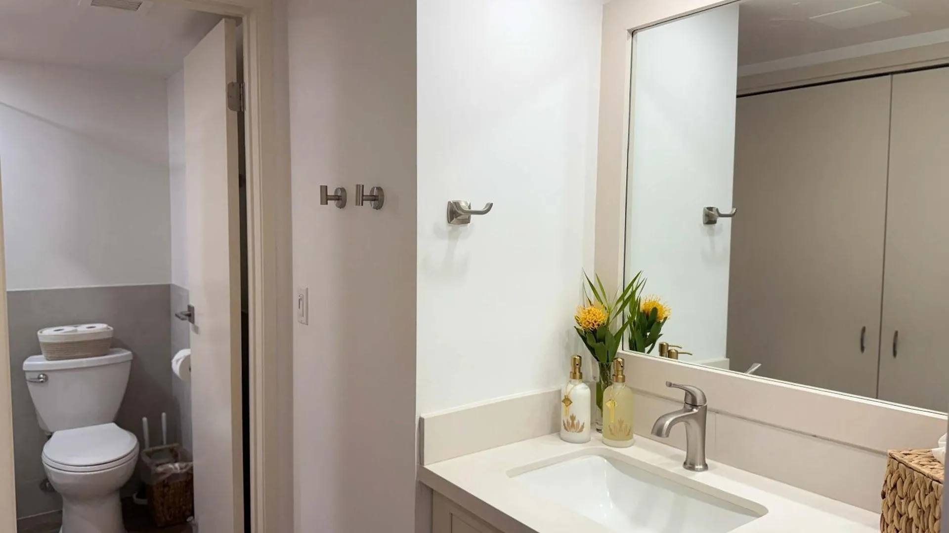 Luxe Oceanfront Escape, Ocean Views With Ac Comfort Kahana Dom wakacyjny